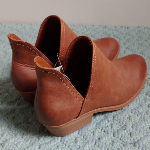 Universal Thread Booties - Picture 3 of 6